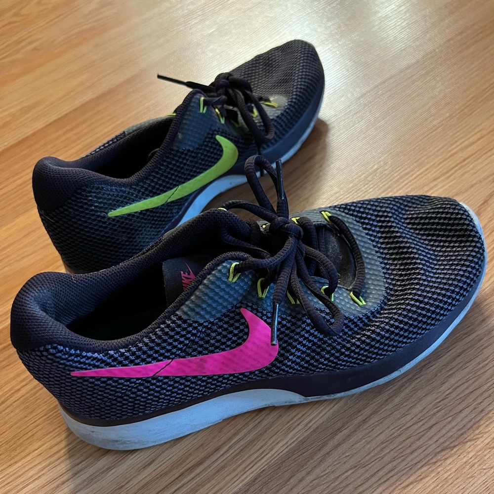 Size 8 Nike sneakers